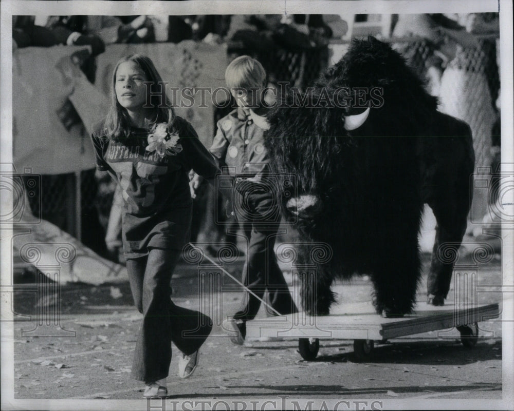 1975 Stuffed Buffalo Grove Mascot Festives - Historic Images