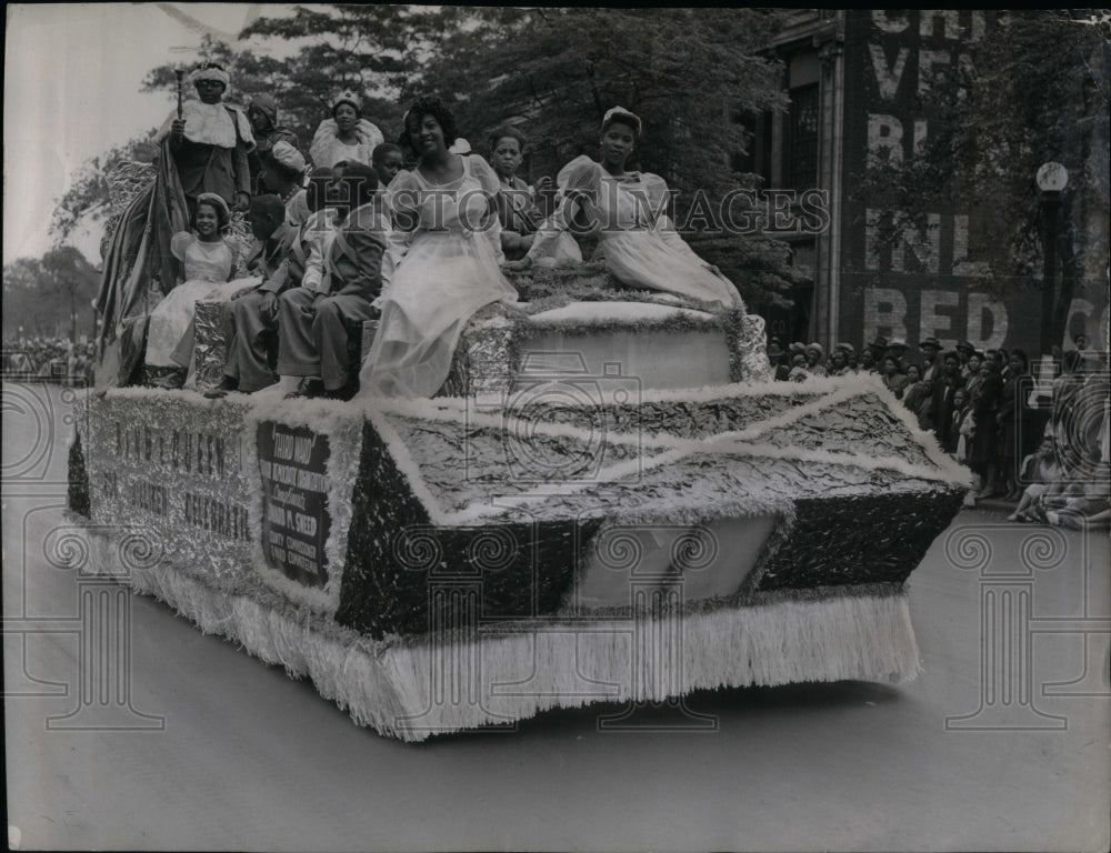 1946 Bud Billiken Day parade Yvonne Bowman-Historic Images