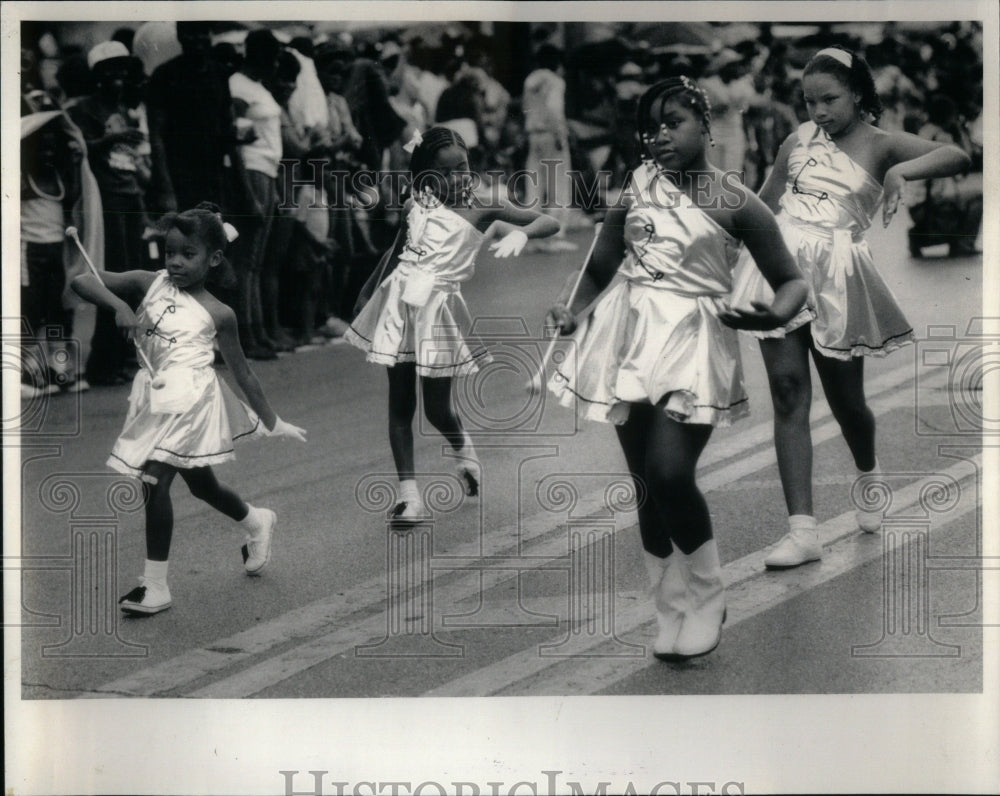 1985, Paradegoers Martin Luther King Drive - RRU90197 - Historic Images