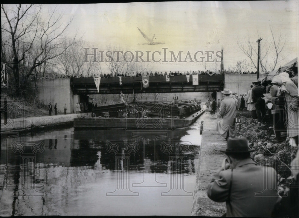 1955 Archer Avenue and Channel-Historic Images