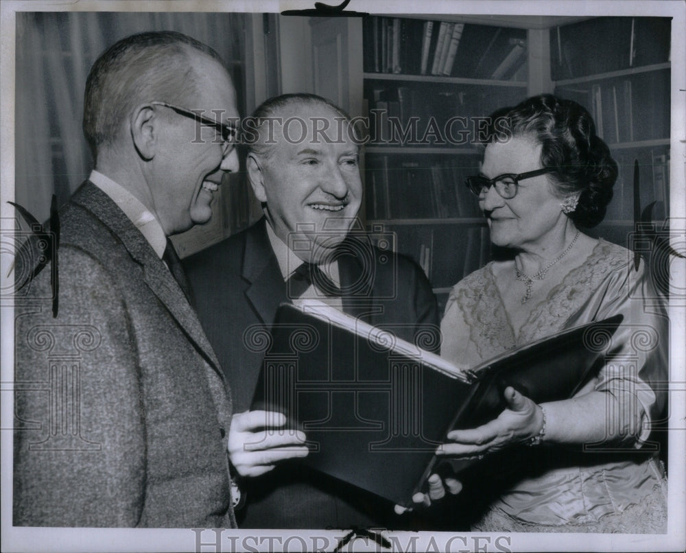 1959 Press Photo Dr Merrill Lenox Detroit Ole Foersch - RRU90393 - Historic Images