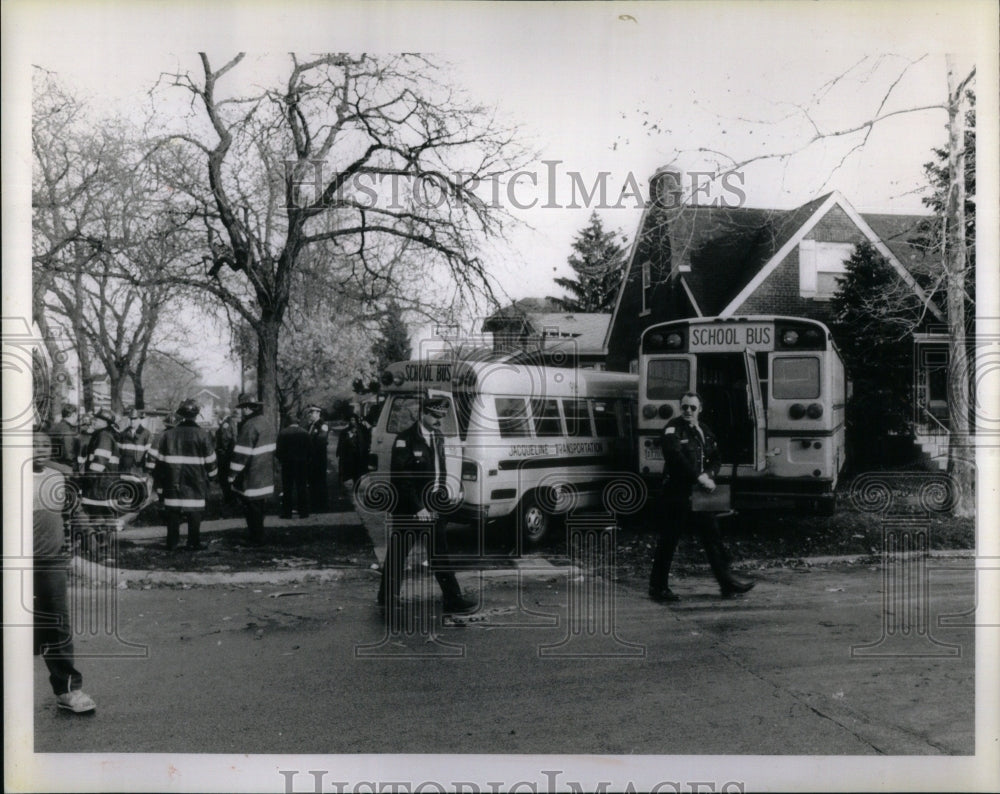 1990 Press Photo Fenger High School Bus Tuesday Adult - RRU90475 - Historic Images