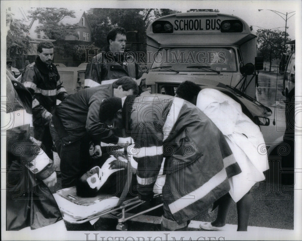 1989 Press Photo Fireman victim car collided school bus - RRU90477 - Historic Images