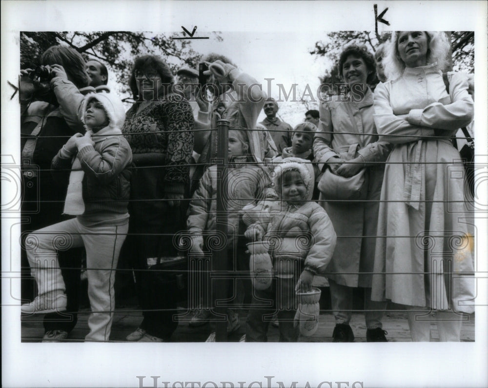 1988 Press Photo Mike Murphyfamily Shannon trasures see - RRU90651 - Historic Images