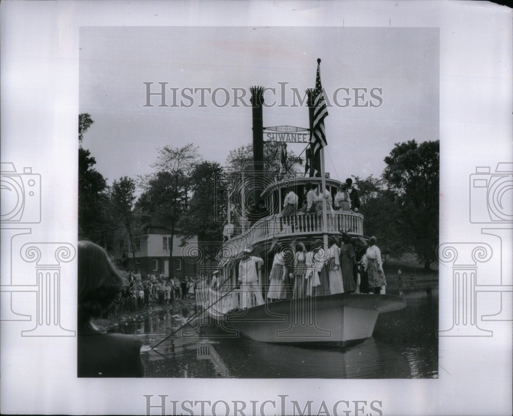 1952, County Fair People Ship Event - RRU90691 - Historic Images