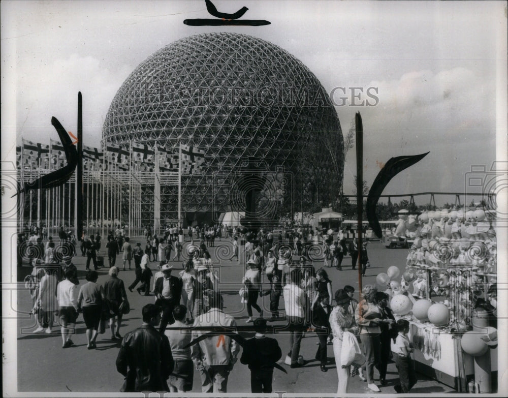1969 People group World fair games event - Historic Images