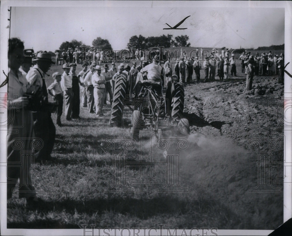 1948 Demonstration Contour plowing Metawora - Historic Images