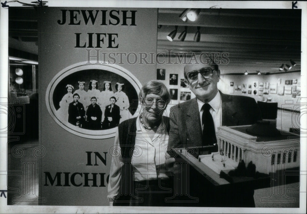 1984 Press Photo Aid Kushner Ex Football Coach Marian - RRU91179 - Historic Images