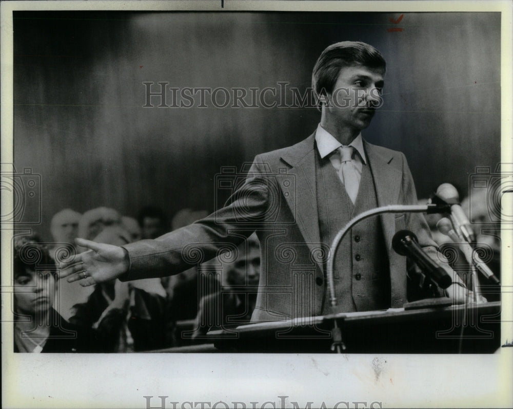 1985 Press Photo George Silage Manager Cicero Board - Historic Images