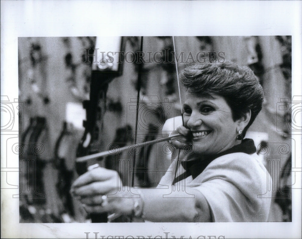 1991 Sheila West Archery Largest Good Shop  - Historic Images