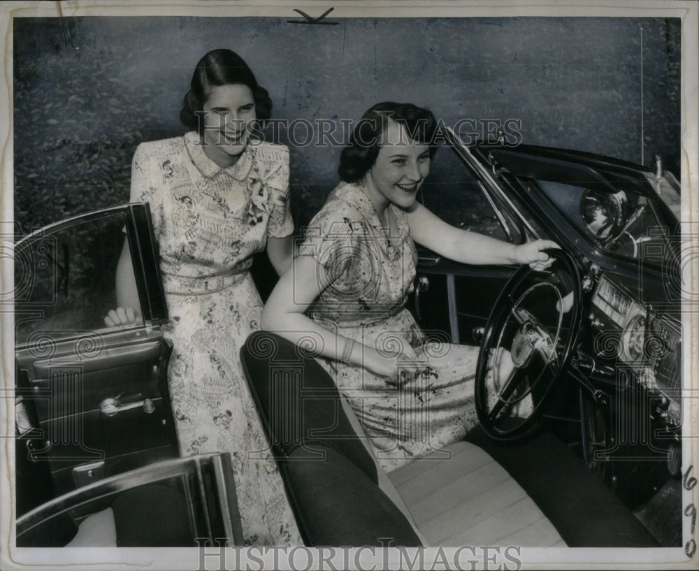 1950 Press Photo Barbara Loudon House Guest Mary Grosse - RRU91815 - Historic Images