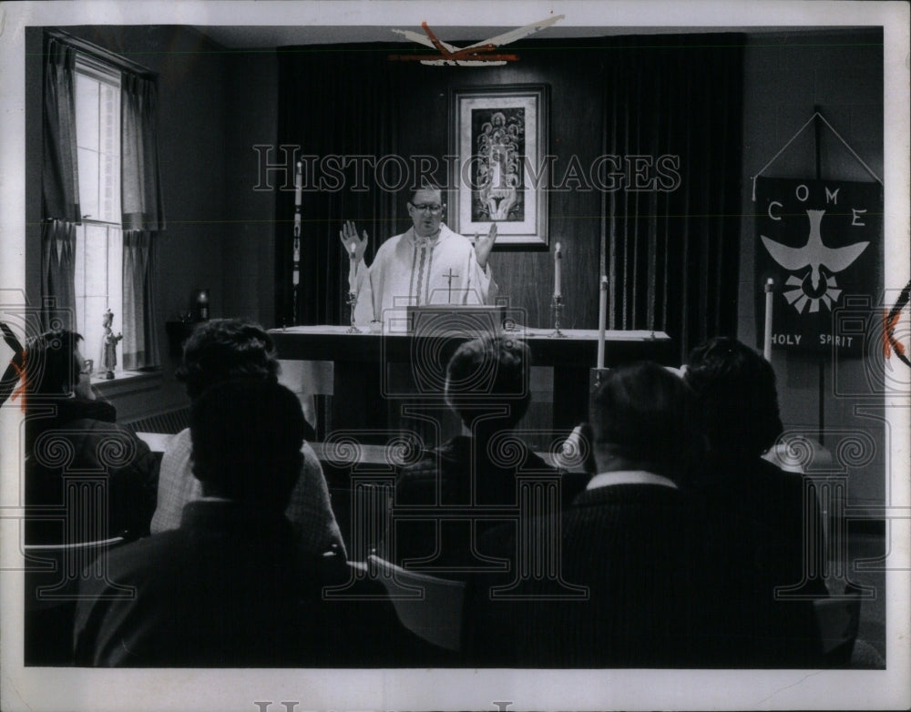 1970 Press Photo Fr. Albert Harberger Catholic - RRU91875 - Historic Images