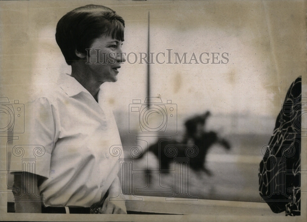 1967 Mildred Kerr DRC horse track racing - Historic Images