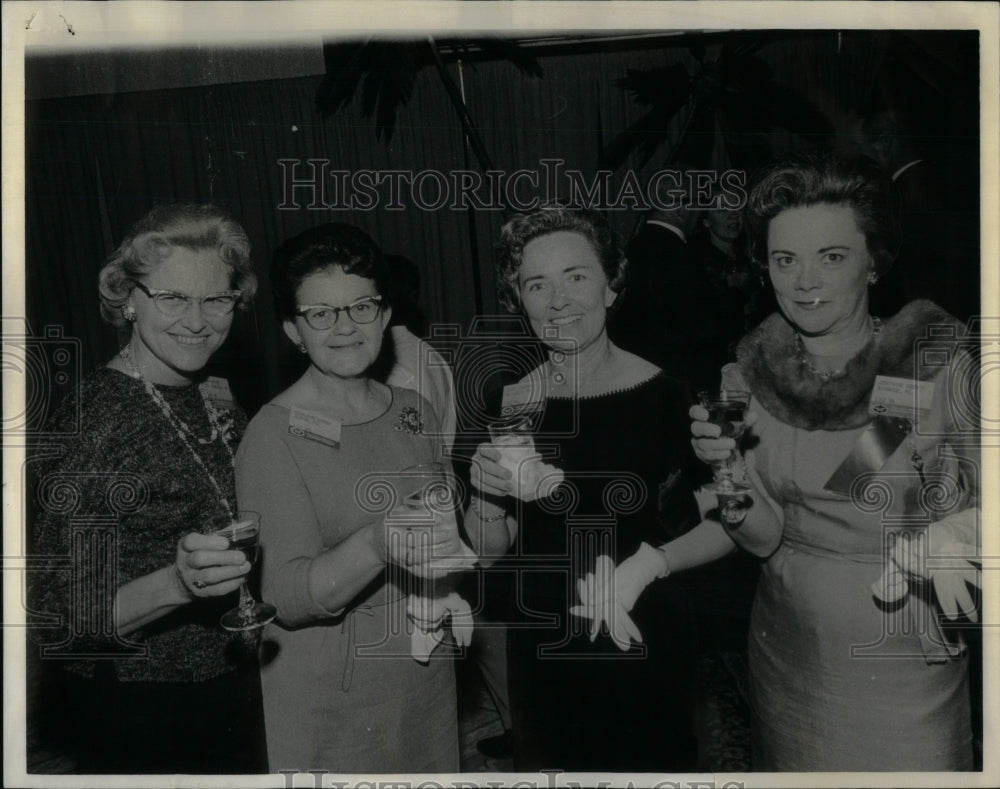 1965 Press Photo World Book Convention - RRU92355 - Historic Images