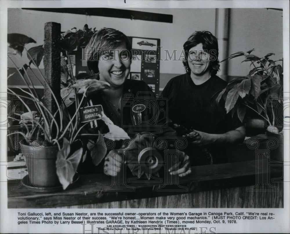 1978 Women's Garage mechanics California-Historic Images