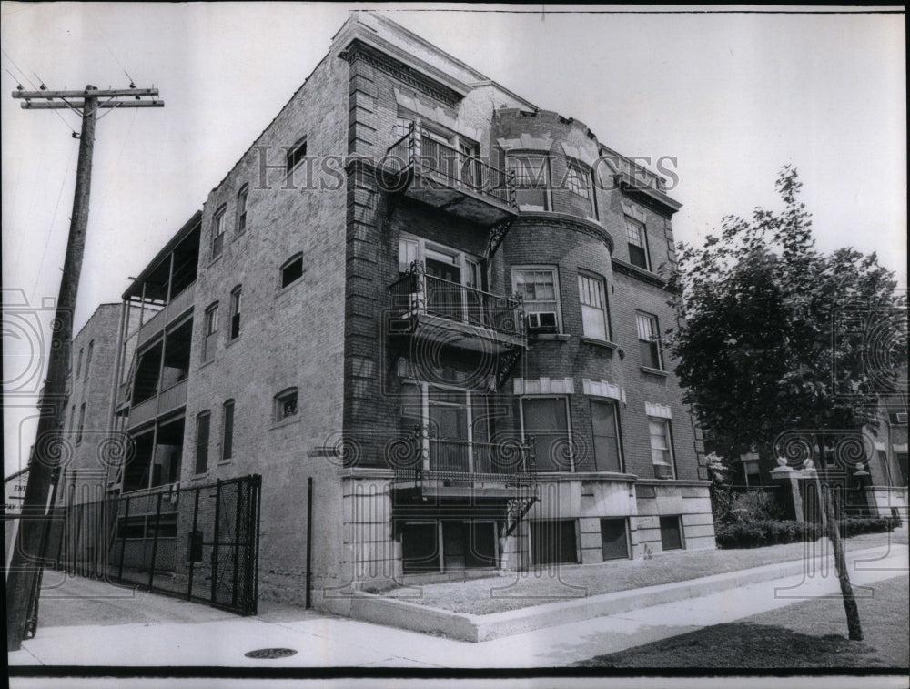 1971, NORTHERN EDGE WOODLAWN CHICAGO - RRU92561 - Historic Images