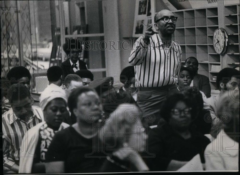 1971 Press Photo Model Cities Meeting in Woodlawn - Historic Images