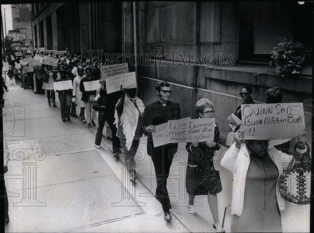 1971 pickets City Half protection Woodlawn - Historic Images