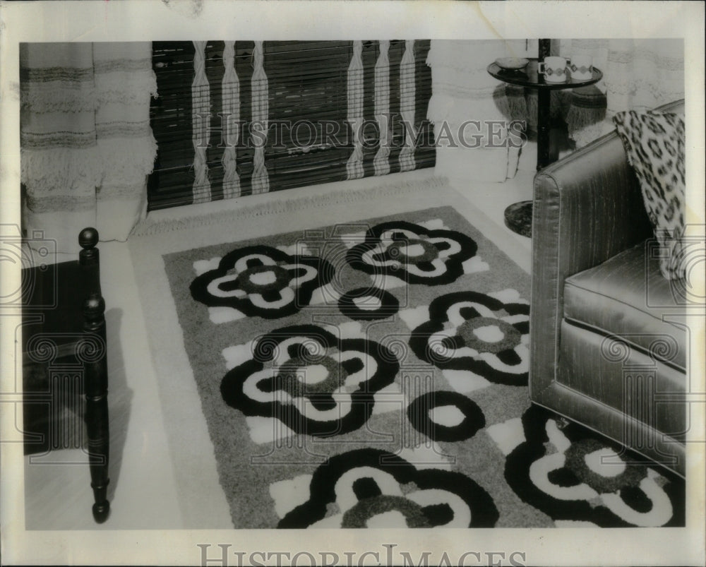 1965 Patterned rug home decoration - Historic Images