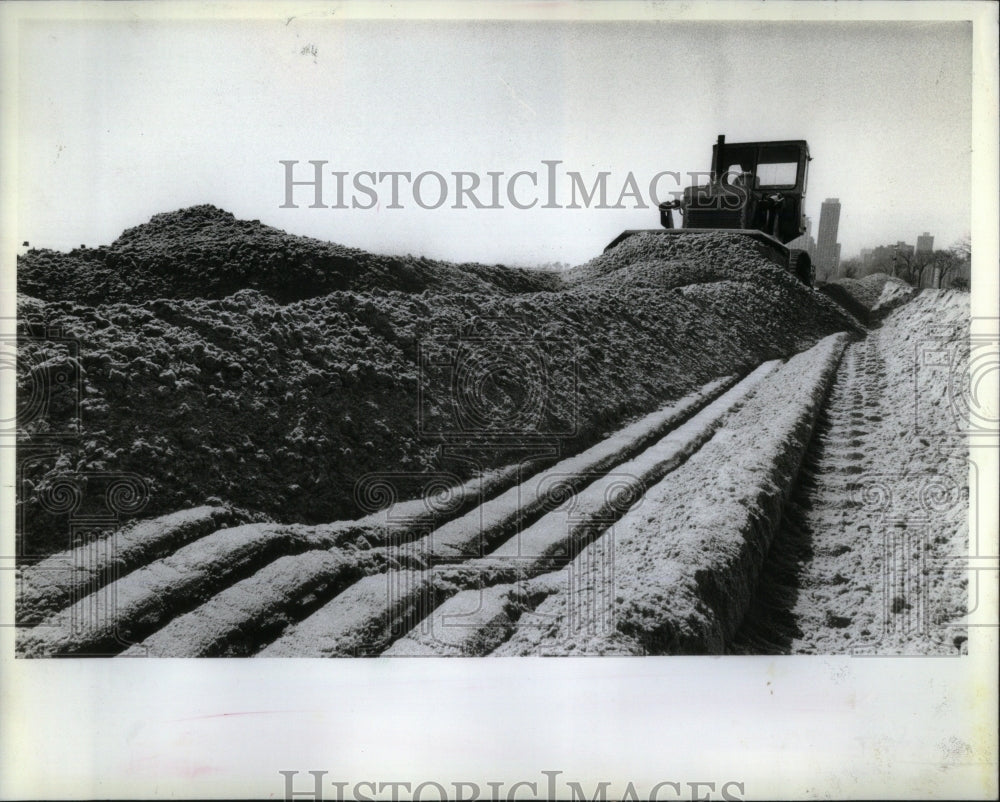 1983 Press Photo Park District bulldozers city beaches - Historic Images