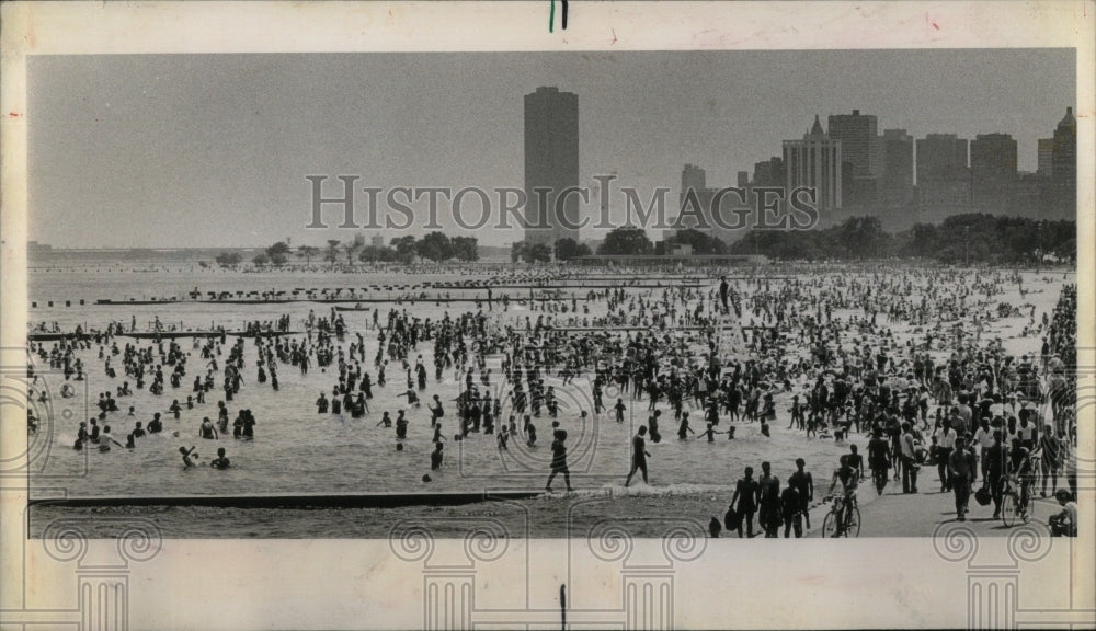 1980 Lake Michigan North Avenue Beach-Historic Images