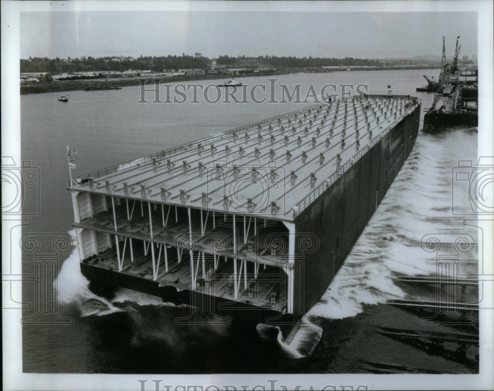 1979, El Rey barge Willamette River FMC Corp - RRU93241 - Historic Images