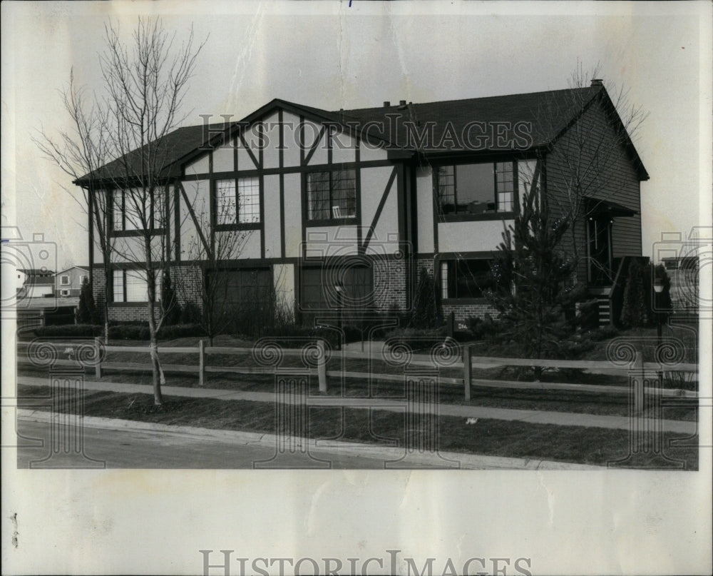 1977 Woodlake Trails Hanover Park, Illinois - Historic Images