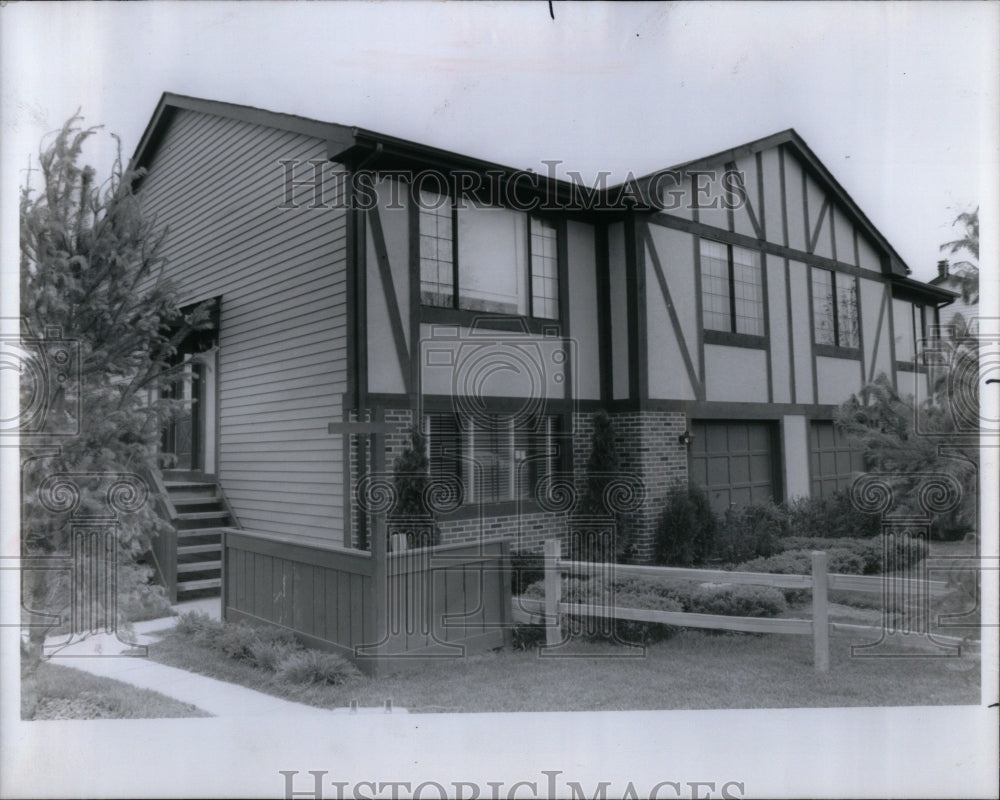 1977 Press Photo Woodlake Trails Hanover Park, Illinois - RRU93341 - Historic Images