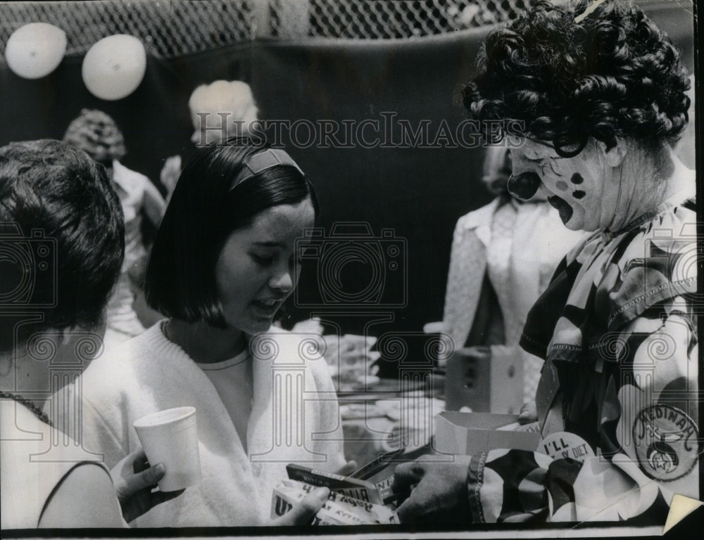 1970, Shriner picnic Nancy Unsoon america - RRU93459 - Historic Images