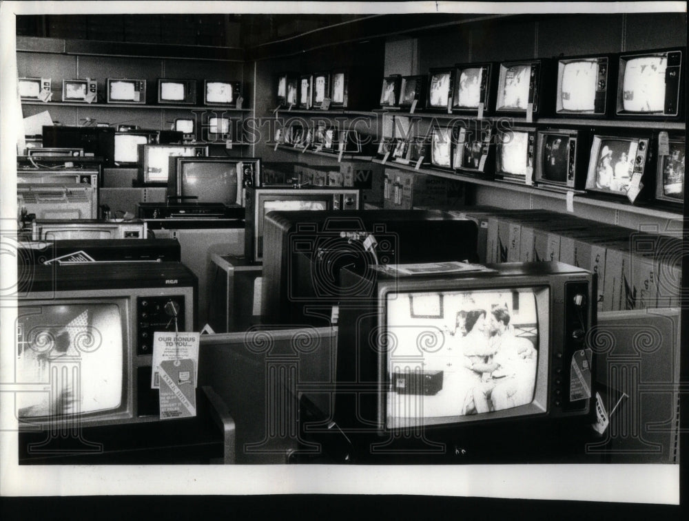 1977, Zenith Television Sets Showroom - RRU93619 - Historic Images