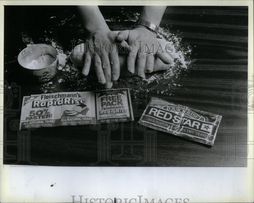 1984 Press Photo Kneading Bread Dough Rapid Rise Yeast - Historic Images