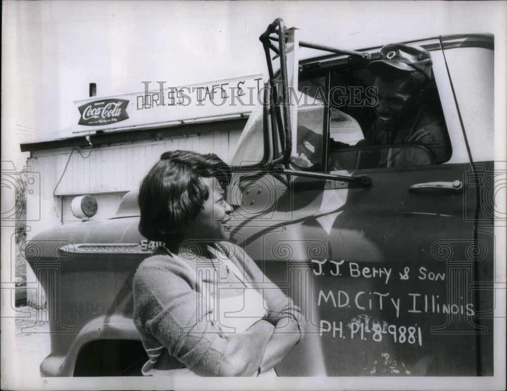 1966 Mrs Julius Berry Rural Reverse Exodus - Historic Images