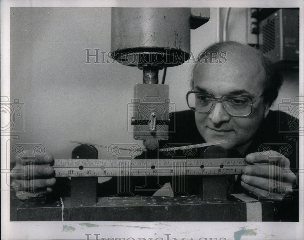 1990 Northwestern University Researchers - Historic Images