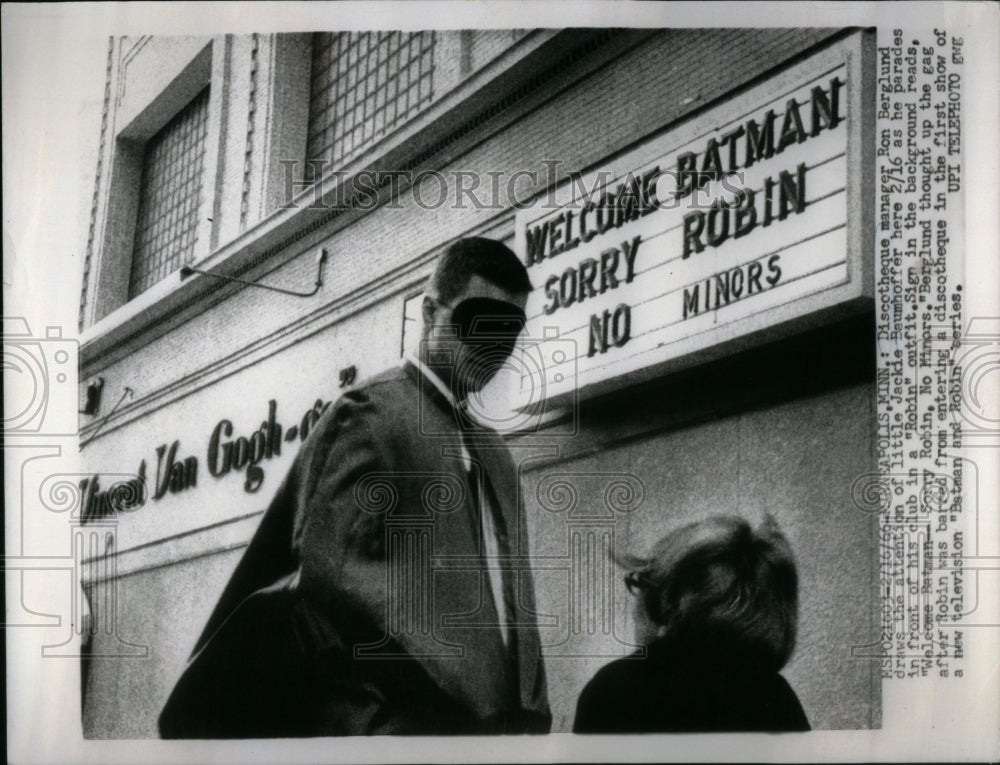 1966 Discotheque manager Ron Berglund Robin-Historic Images