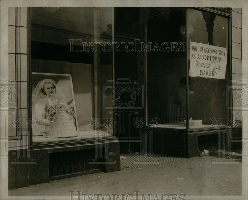 1986 Press Photo Alcohol Tax investigators Thomas Road - RRU93945 - Historic Images