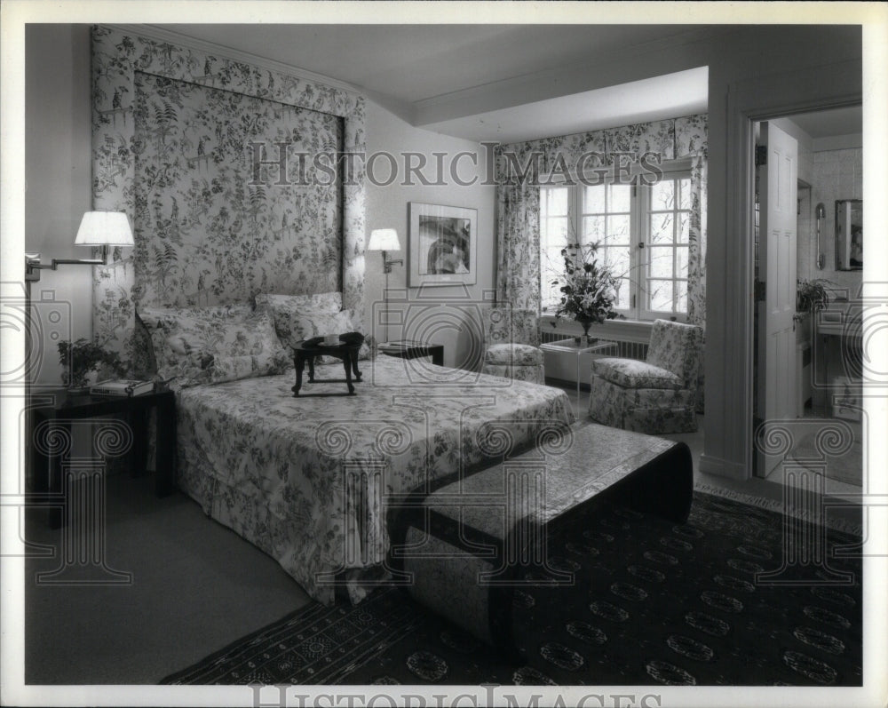 Press Photo Sheet Bed Room Shirred Wall Cover Curtain - RRU94051 - Historic Images