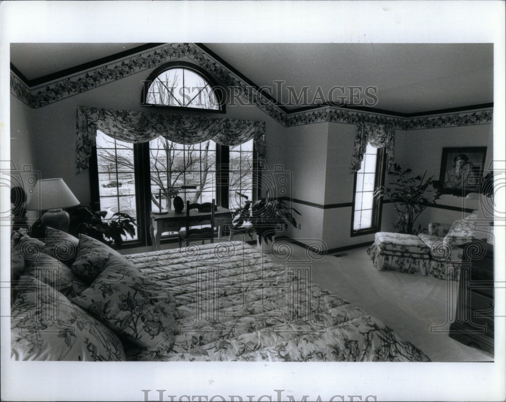 1990 Press Photo Master bedroom Hemphill Brittany Woods - RRU94065 - Historic Images