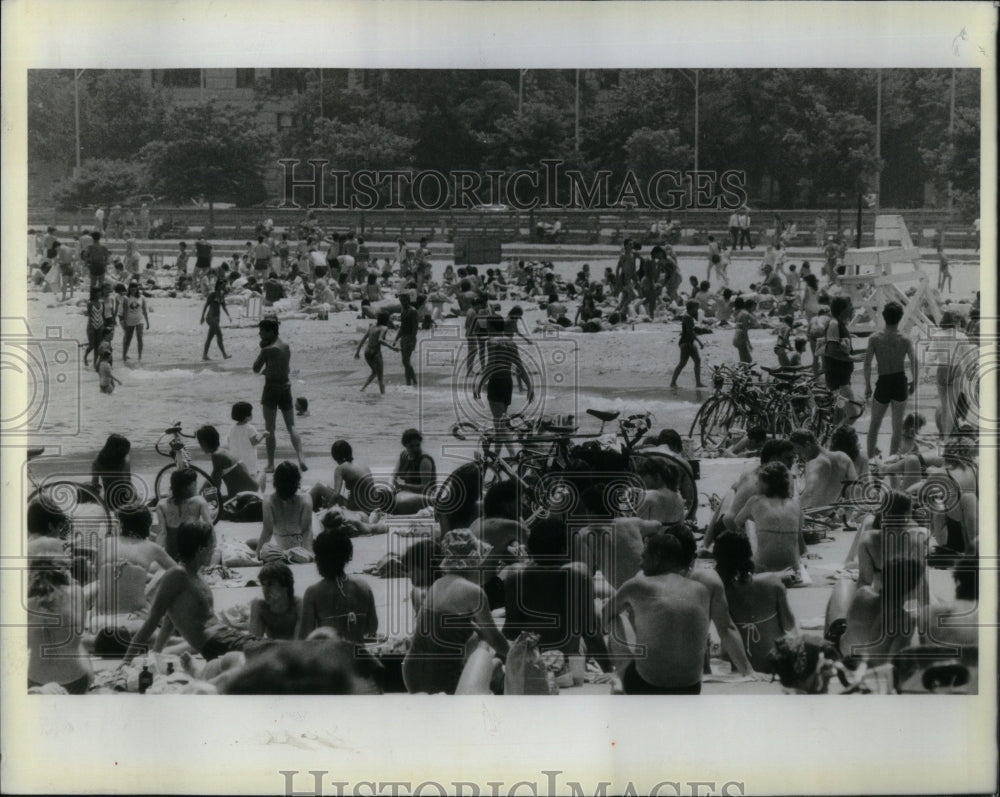 1983, Oak Street Beach Rat Race World Best - RRU94121 - Historic Images