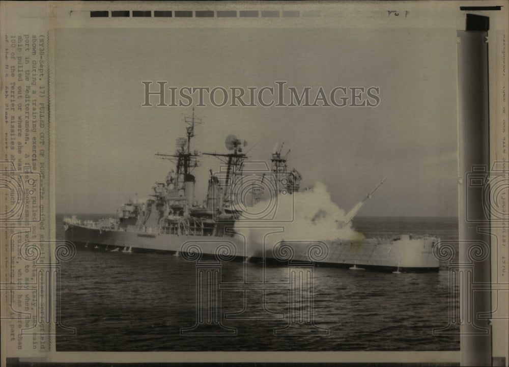 1970 Press Photo Cruiser Springfield Ships pulled Italy - Historic Images