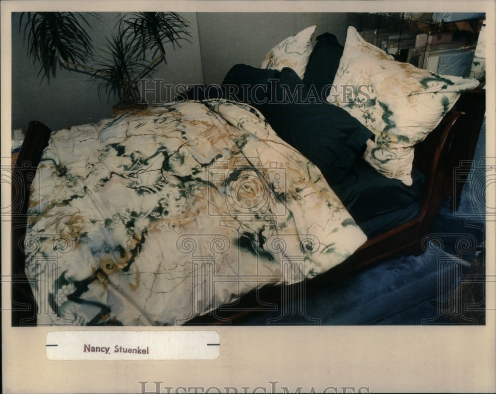 1988 Press Photo Scandia Down Chicago Color Duvet Cover - Historic Images