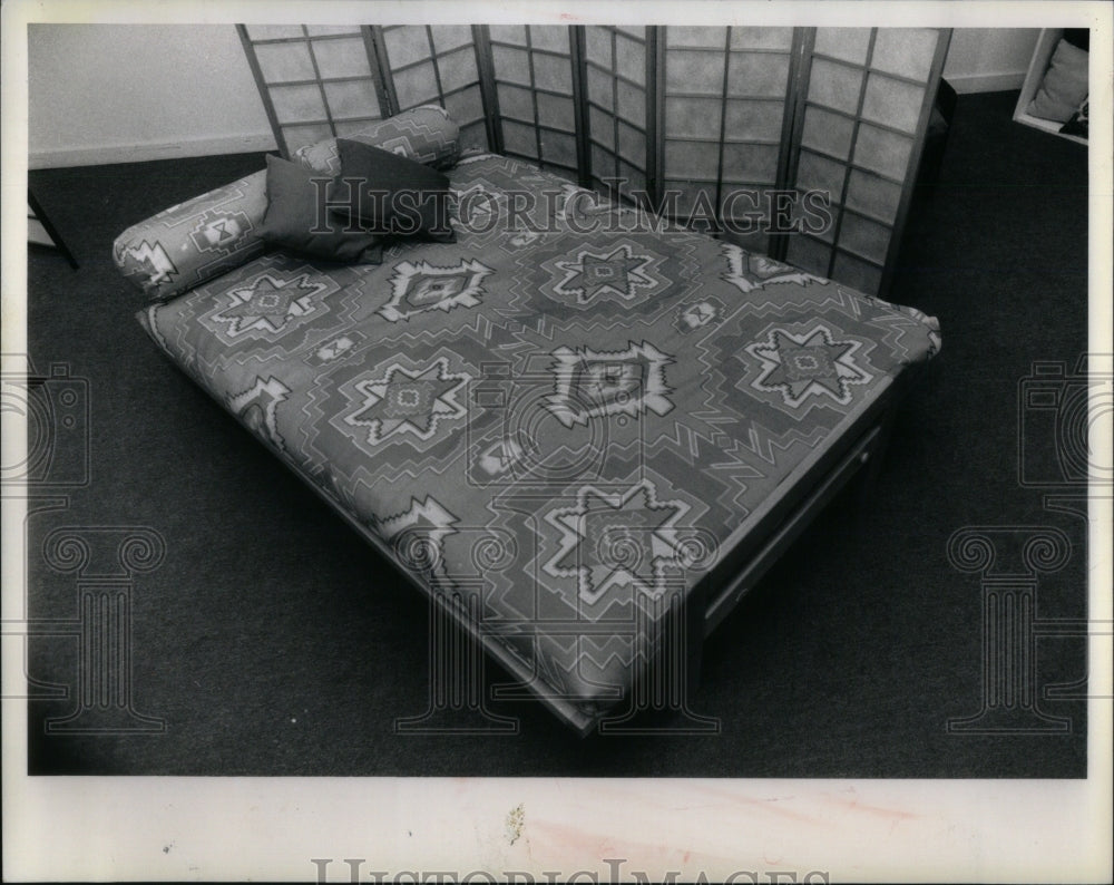 1989 Press Photo Phoenix Natural Wood Floor Futon Bed - RRU94399 - Historic Images