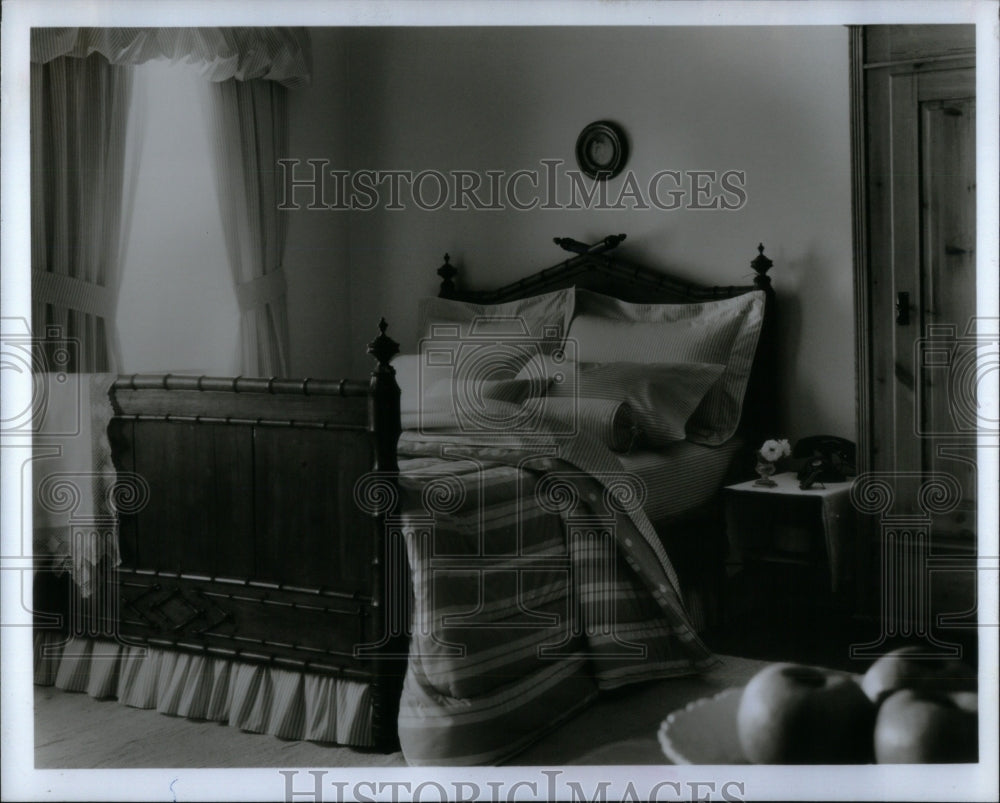 1991 Press Photo Guest room bed comfirtable blankets - RRU94407 - Historic Images