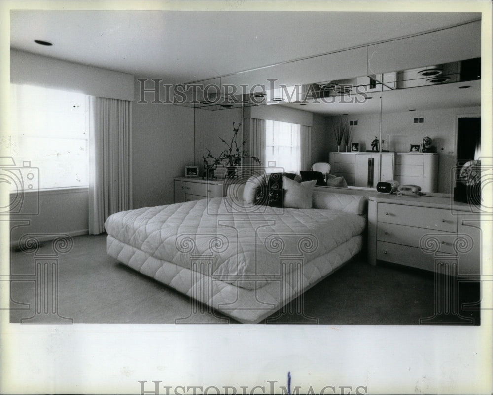 1984 Master bedroom built headboard wall - Historic Images