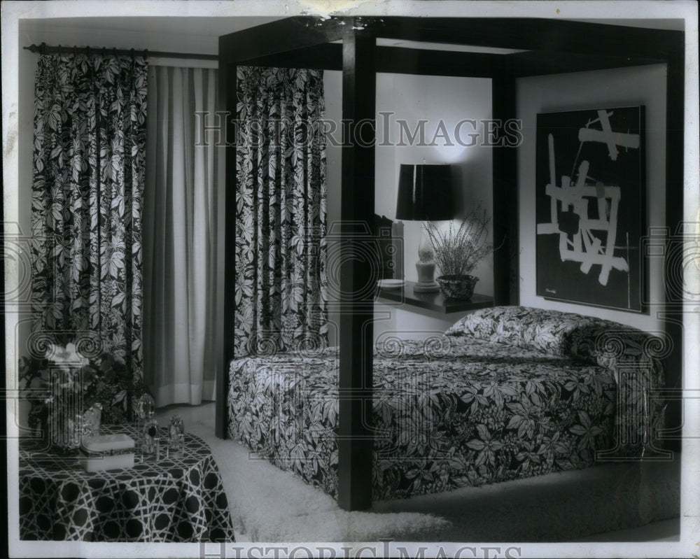 1970 Red White blue color sparkling room-Historic Images