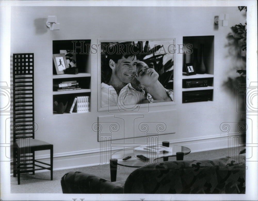 Press Photo Homeowners Enjoy Home Theater System Sound - Historic Images