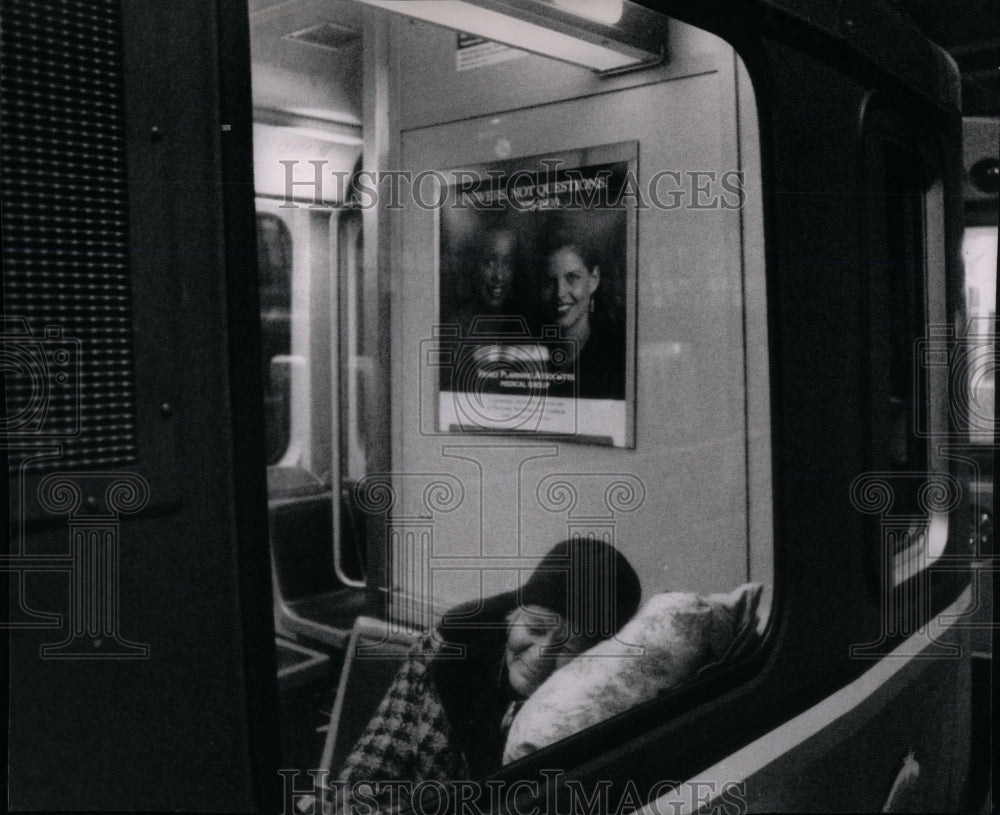 1990 Homeless People O&#39;Hare Airport Chicago - Historic Images