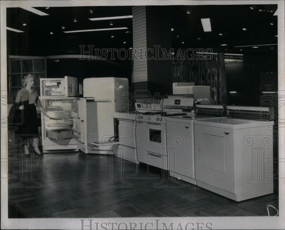 1958 Home Furnishing show crowd Merchandise - Historic Images