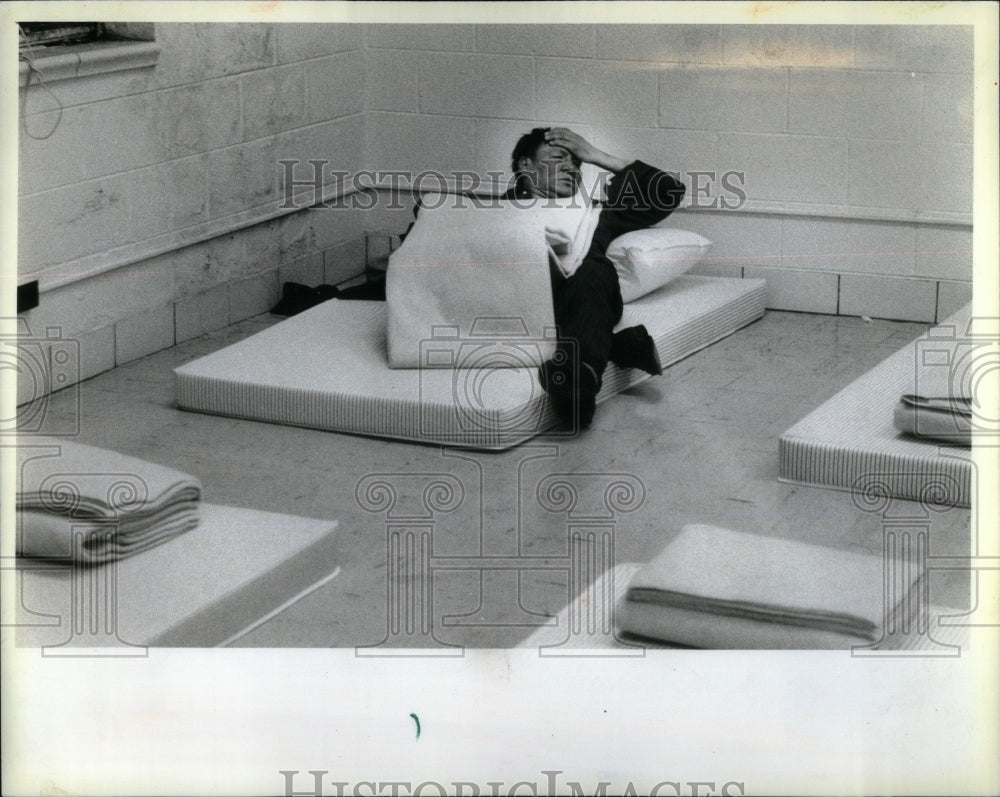 1983 Sousa Emergency Shelter mattress city - Historic Images