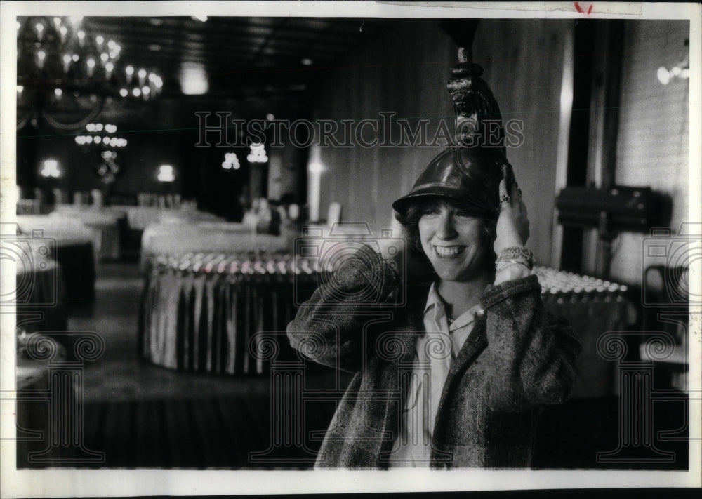 1979 Amy Falk adornment glasses ranging - Historic Images