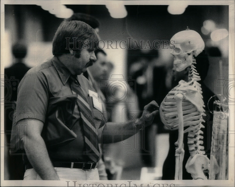 1984, Litigation Communications Gary Pope Az - RRU95379 - Historic Images